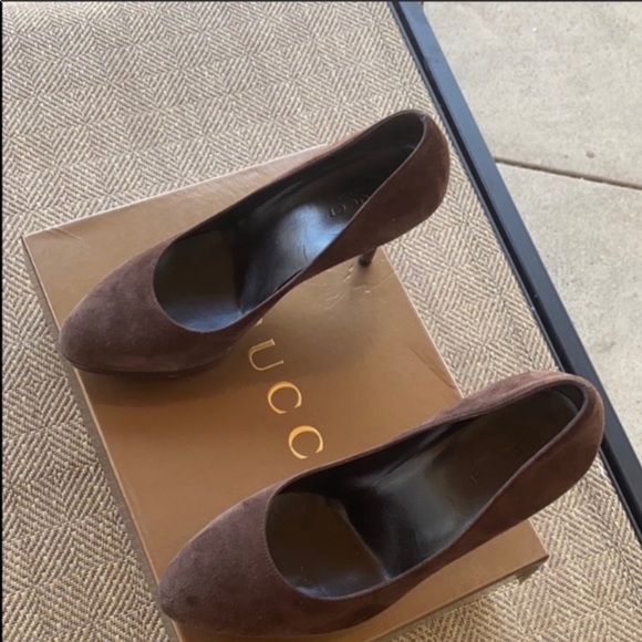 brown pumps has gorgeous bamboo heel 5.5 box included